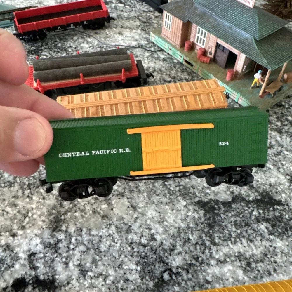 Vintage AHM Tempo HO Scale New York Central 6603 17 Trains Plus Extras See Pics‎